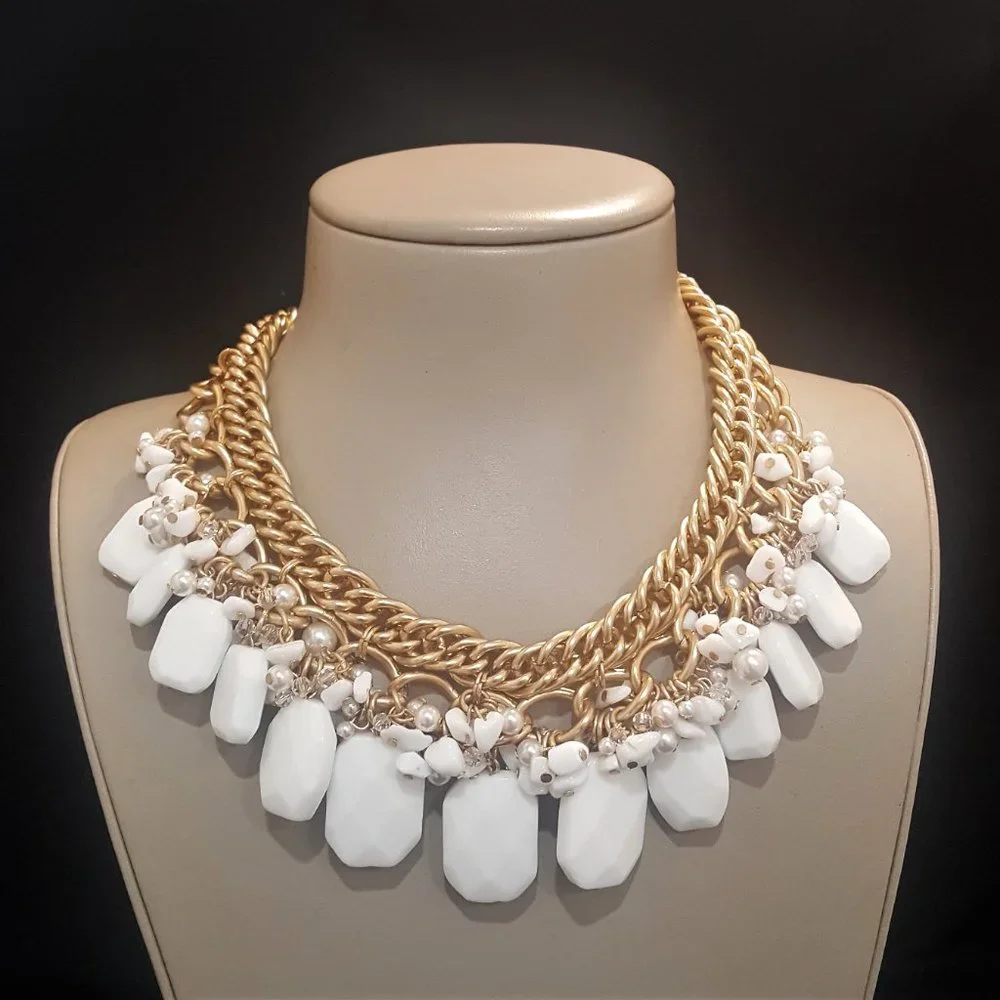 Lilly Pulitzer Roxie Resort Gold Tone White Statement Necklace NWT